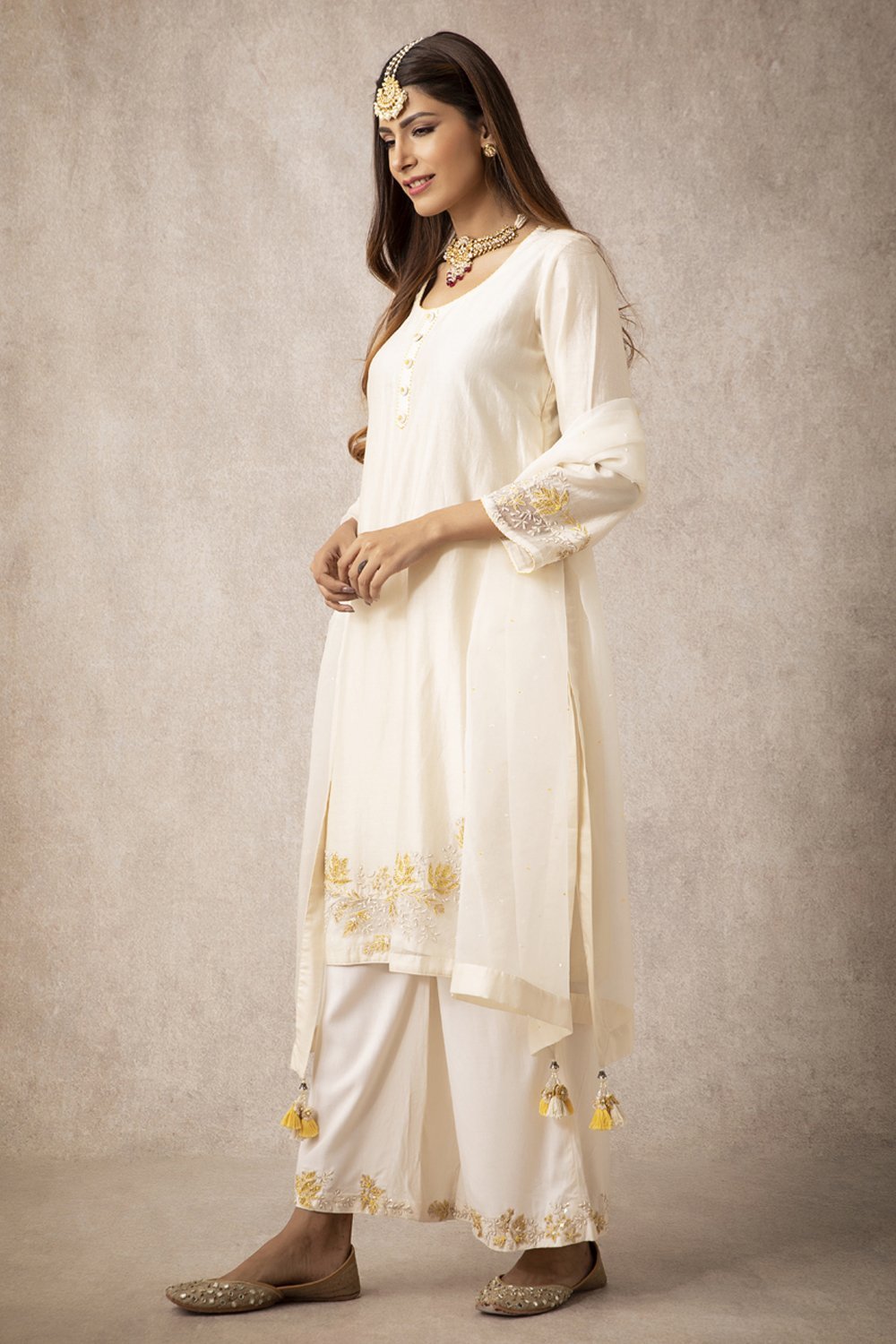 Ivory Straight Kurta Set - ajieshoberoi