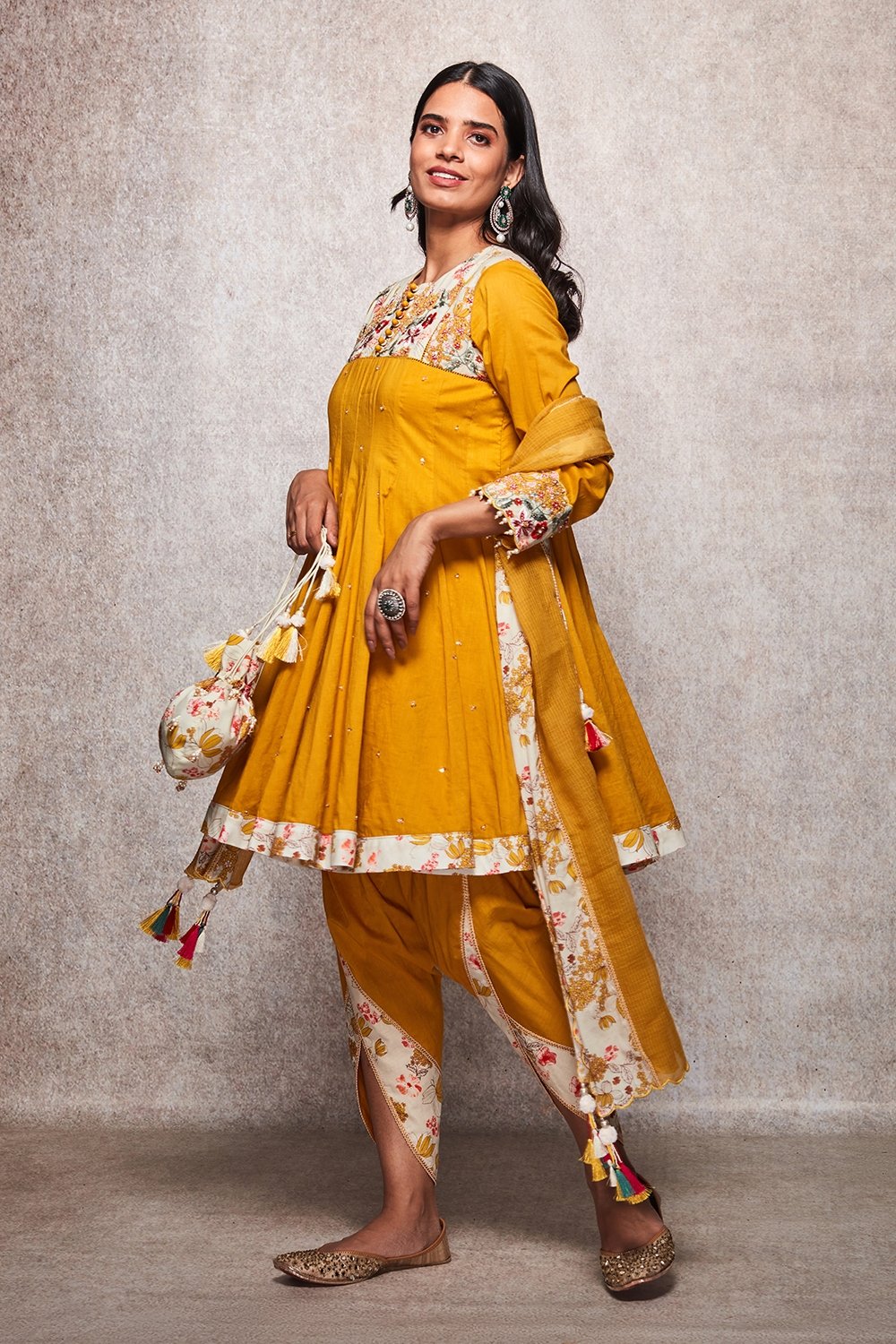 MAHIRA - ajieshoberoi