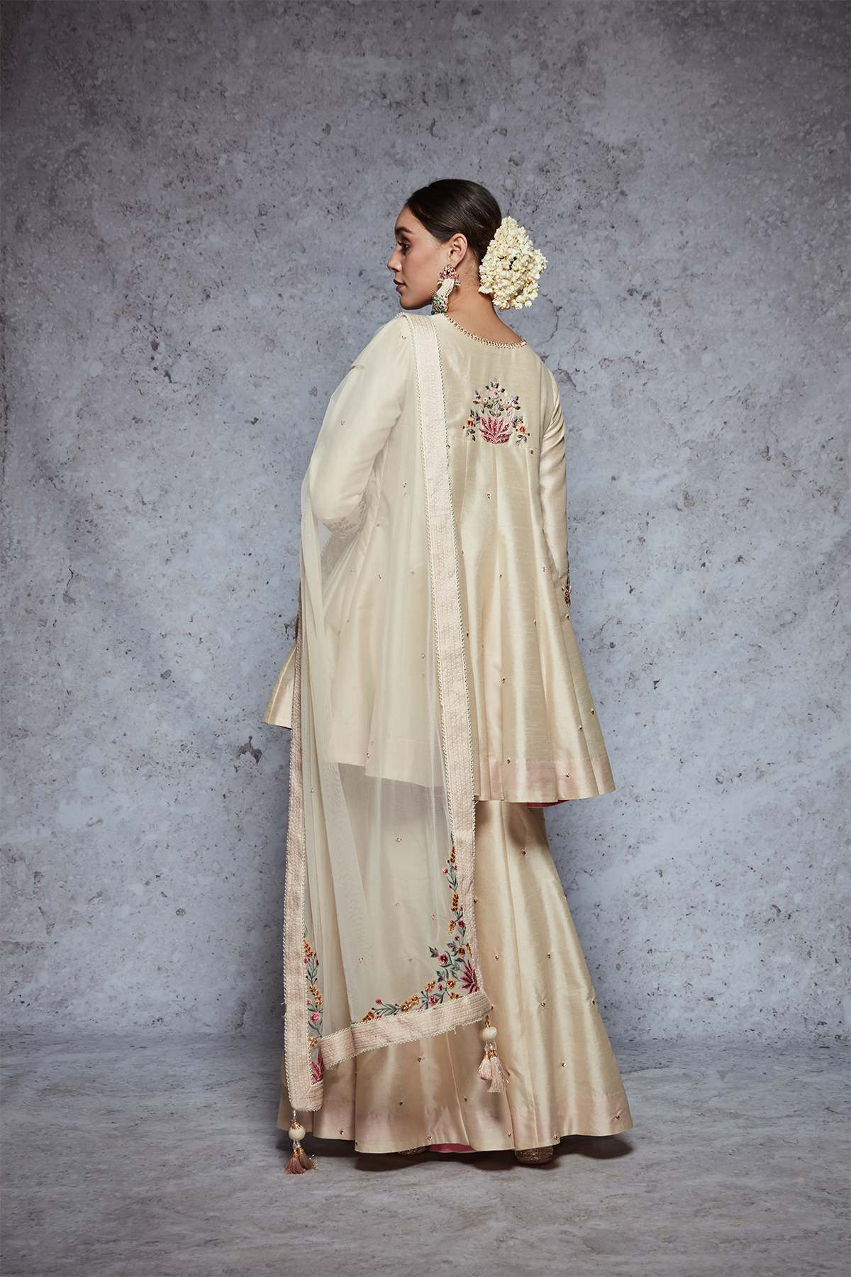 Nargis - Beige - ajieshoberoi