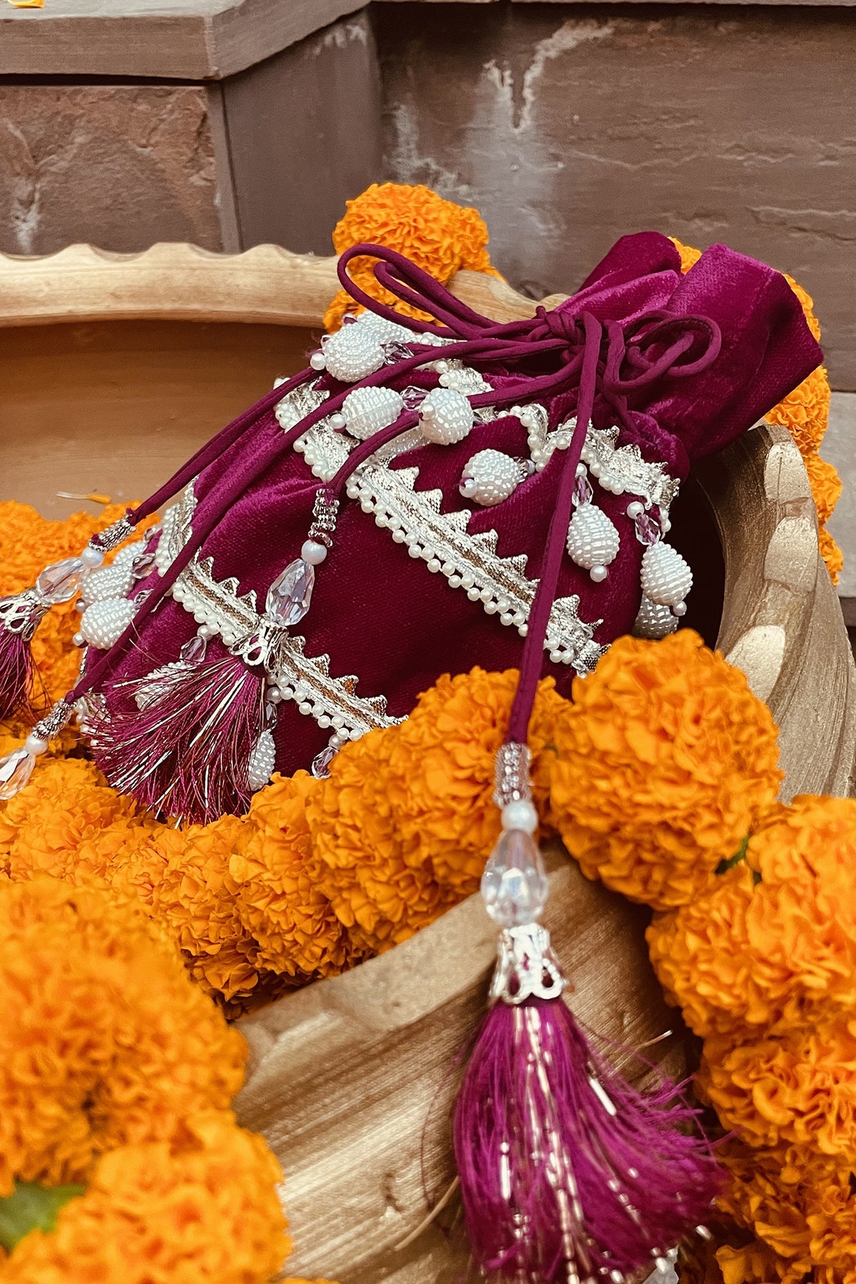 Pearl Drop Velvet Potli - ajieshoberoi