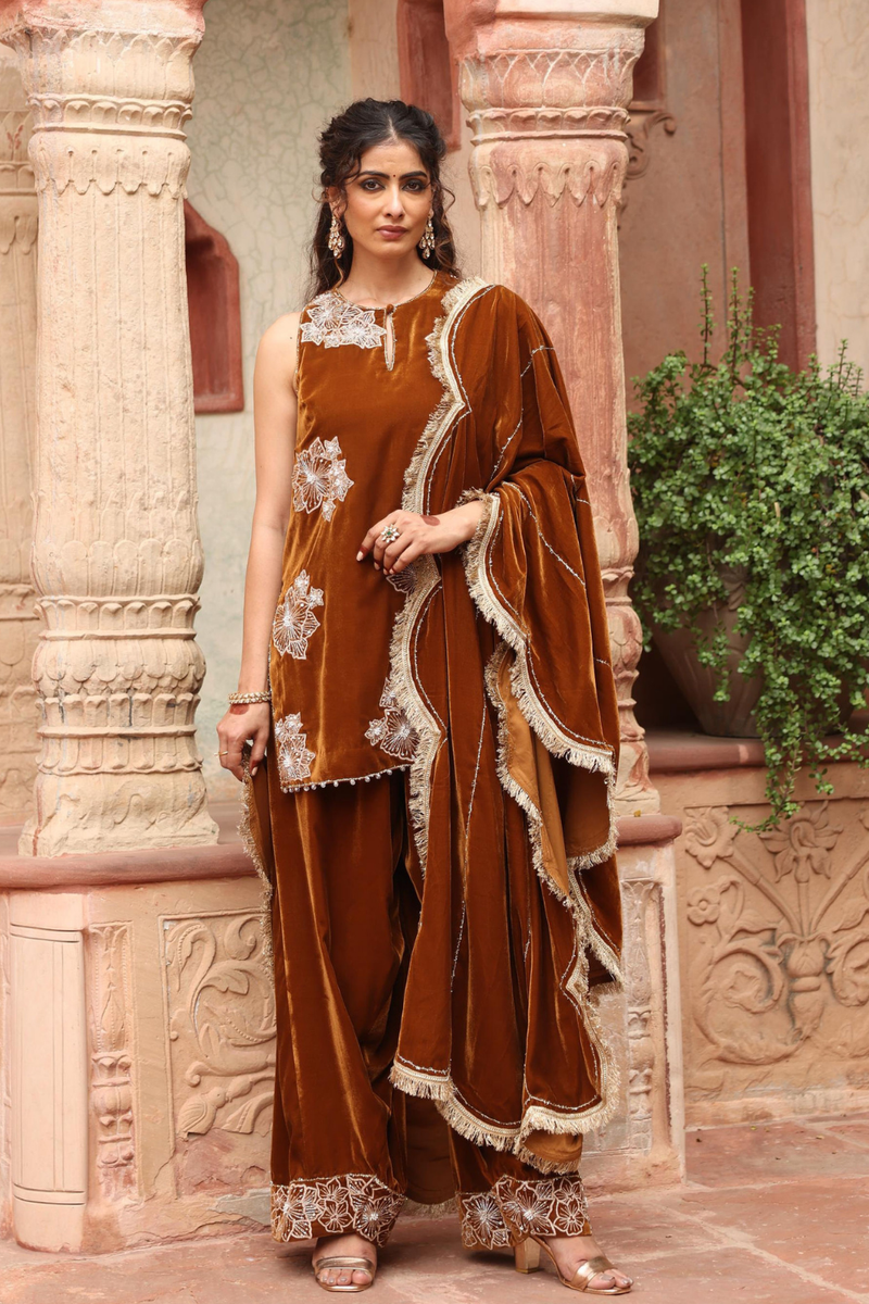 HEENA SOMANI  in Honey Gold Kurta set