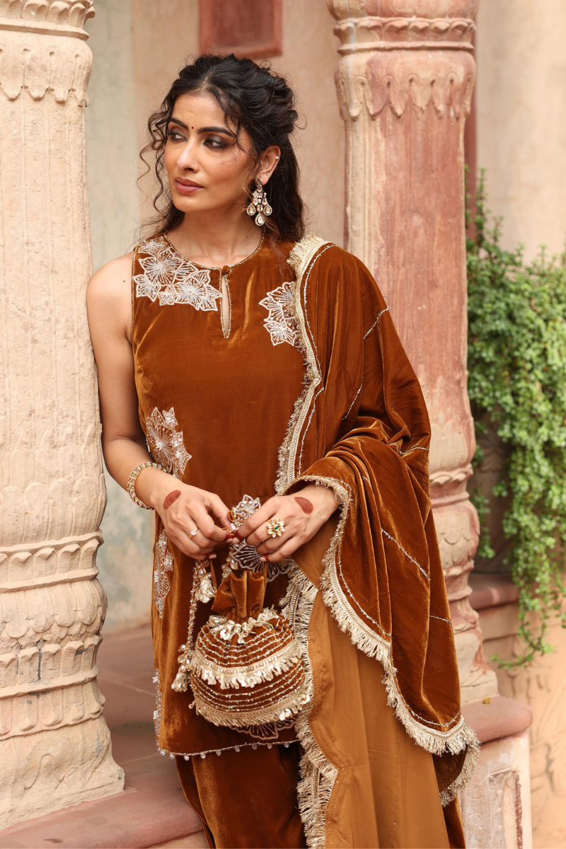 HEENA SOMANI  in Honey Gold Kurta set