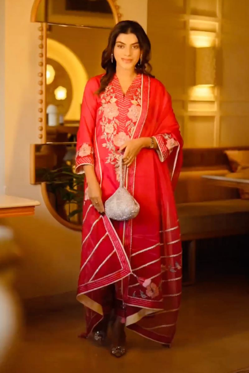 VAISHALI JAIN IN MANYA RANI PINK