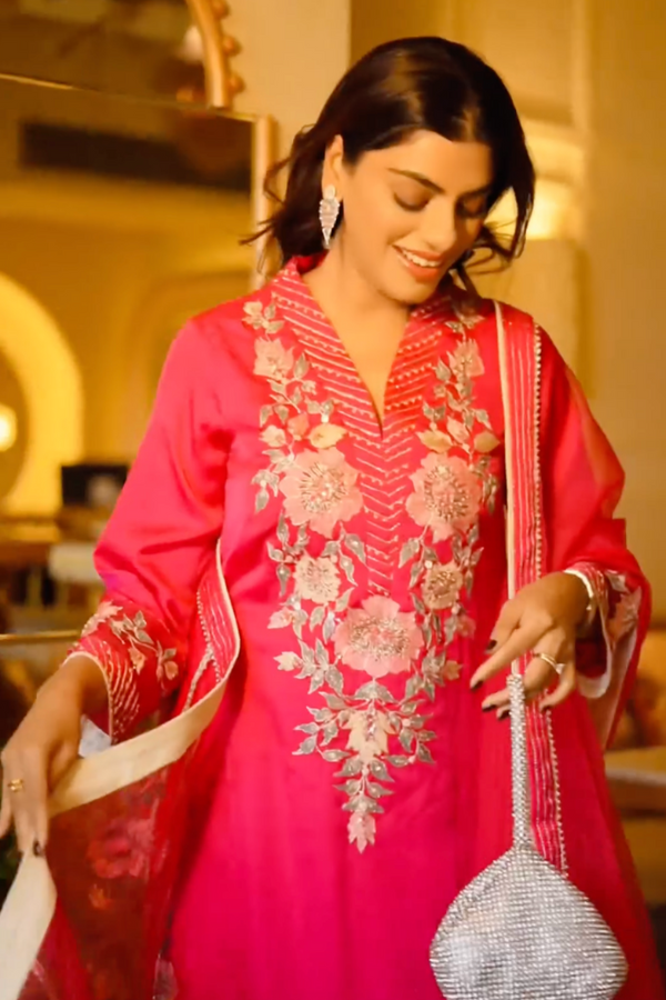 VAISHALI JAIN IN MANYA RANI PINK