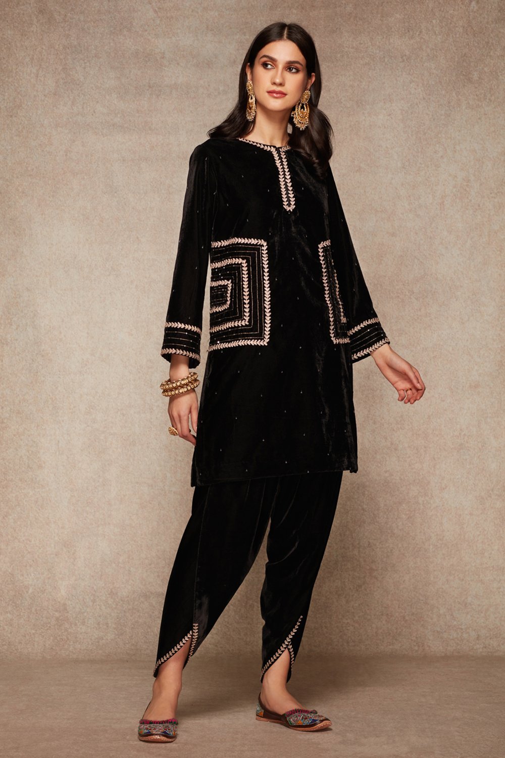 Black Kurta Set - ajieshoberoi
