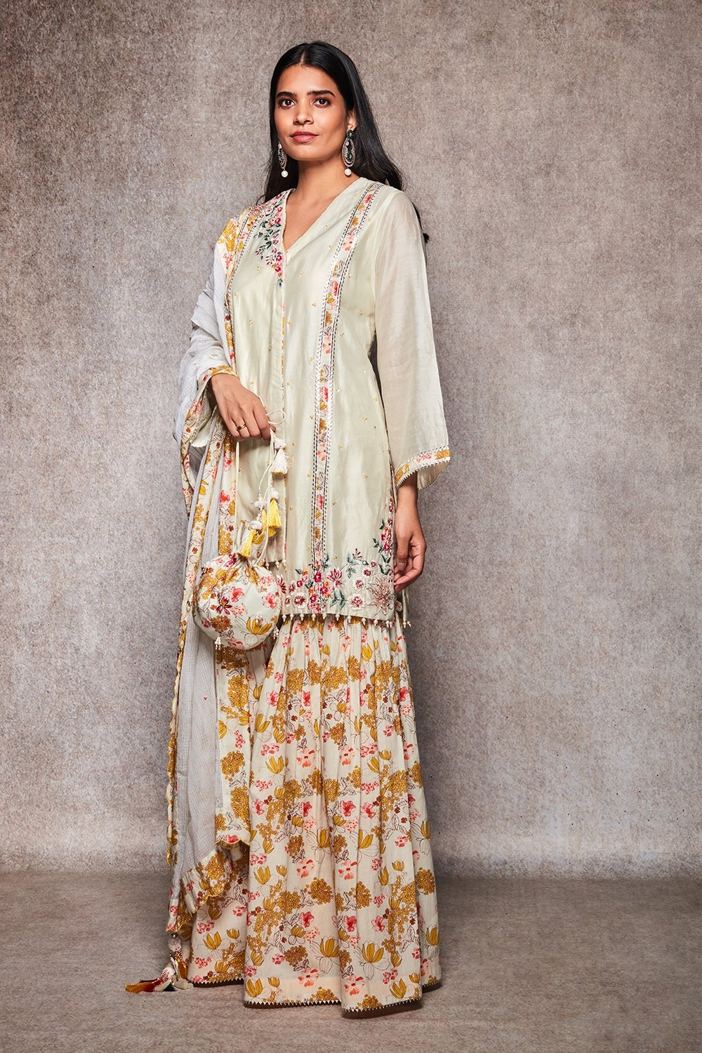 FARHEEN - ajieshoberoi