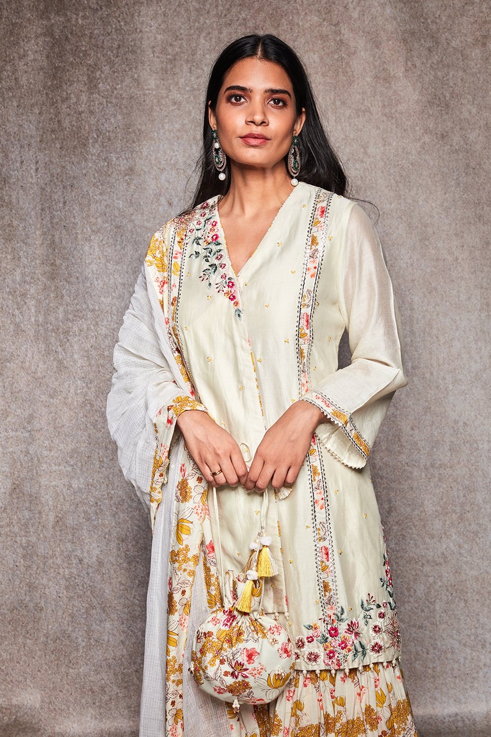 FARHEEN - ajieshoberoi