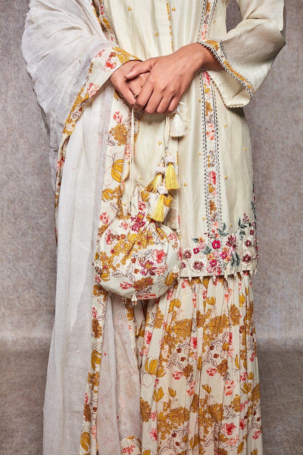 FARHEEN - ajieshoberoi