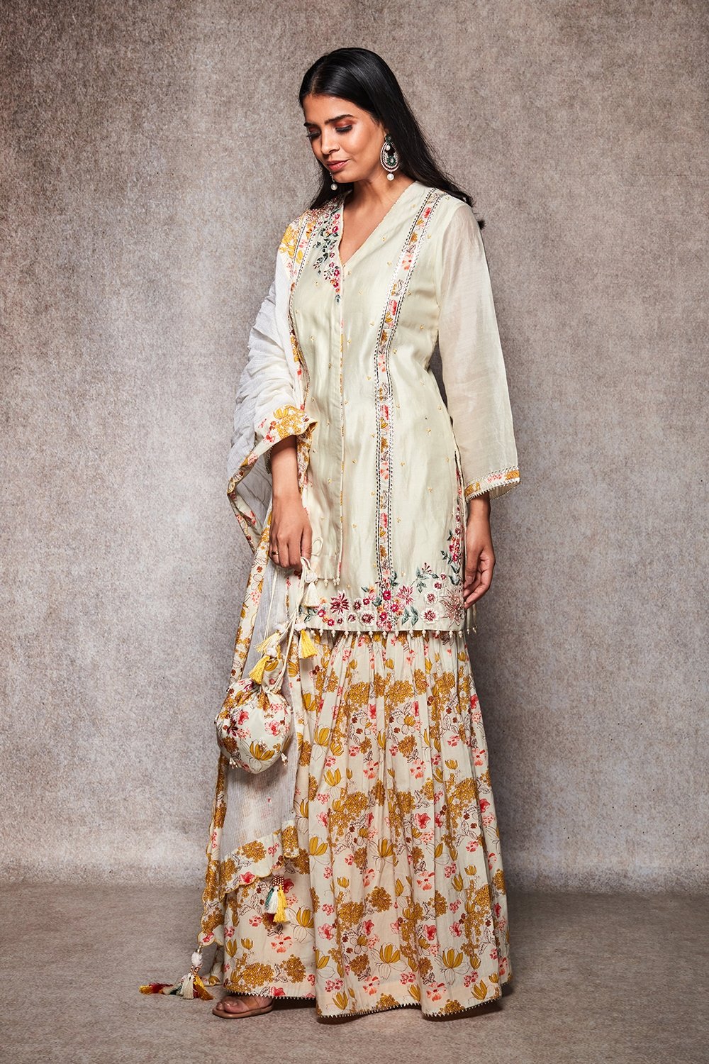 FARHEEN - ajieshoberoi