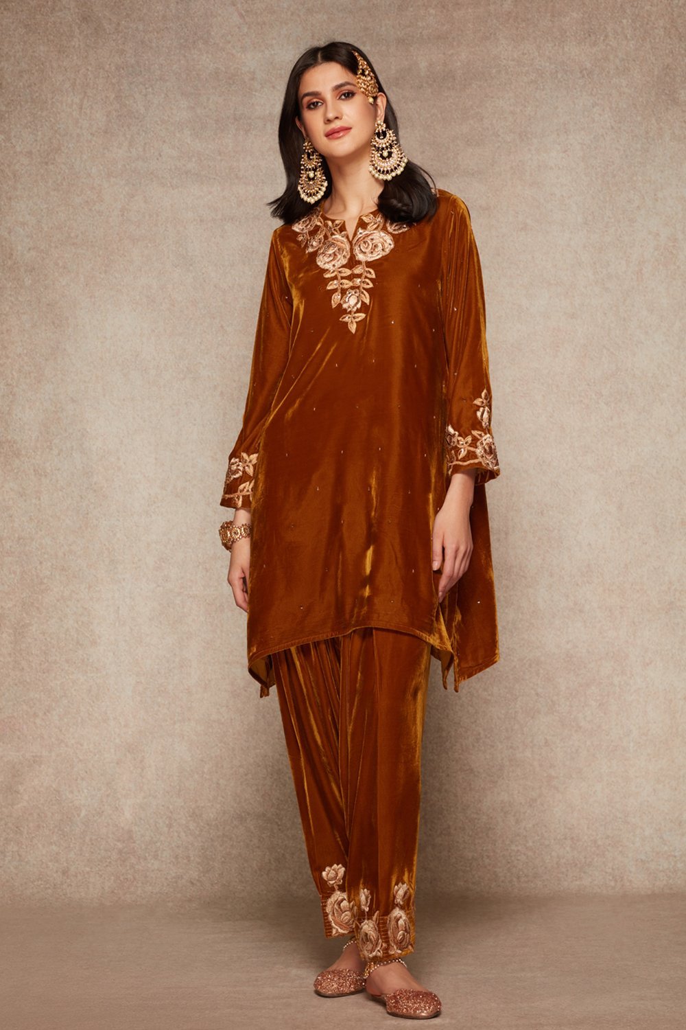 Honey Gold Kurta And Salwar Set - ajieshoberoi