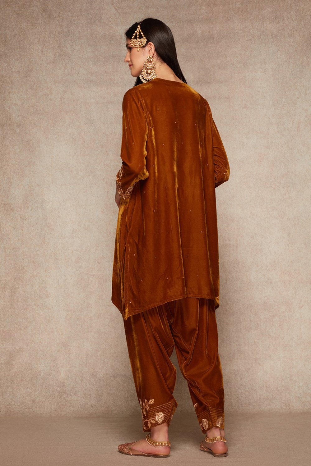 Honey Gold Kurta And Salwar Set - ajieshoberoi