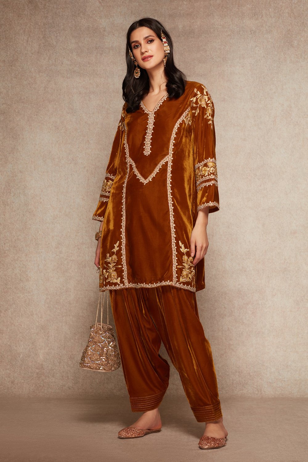 Honey Gold Kurta And Salwar Set - ajieshoberoi