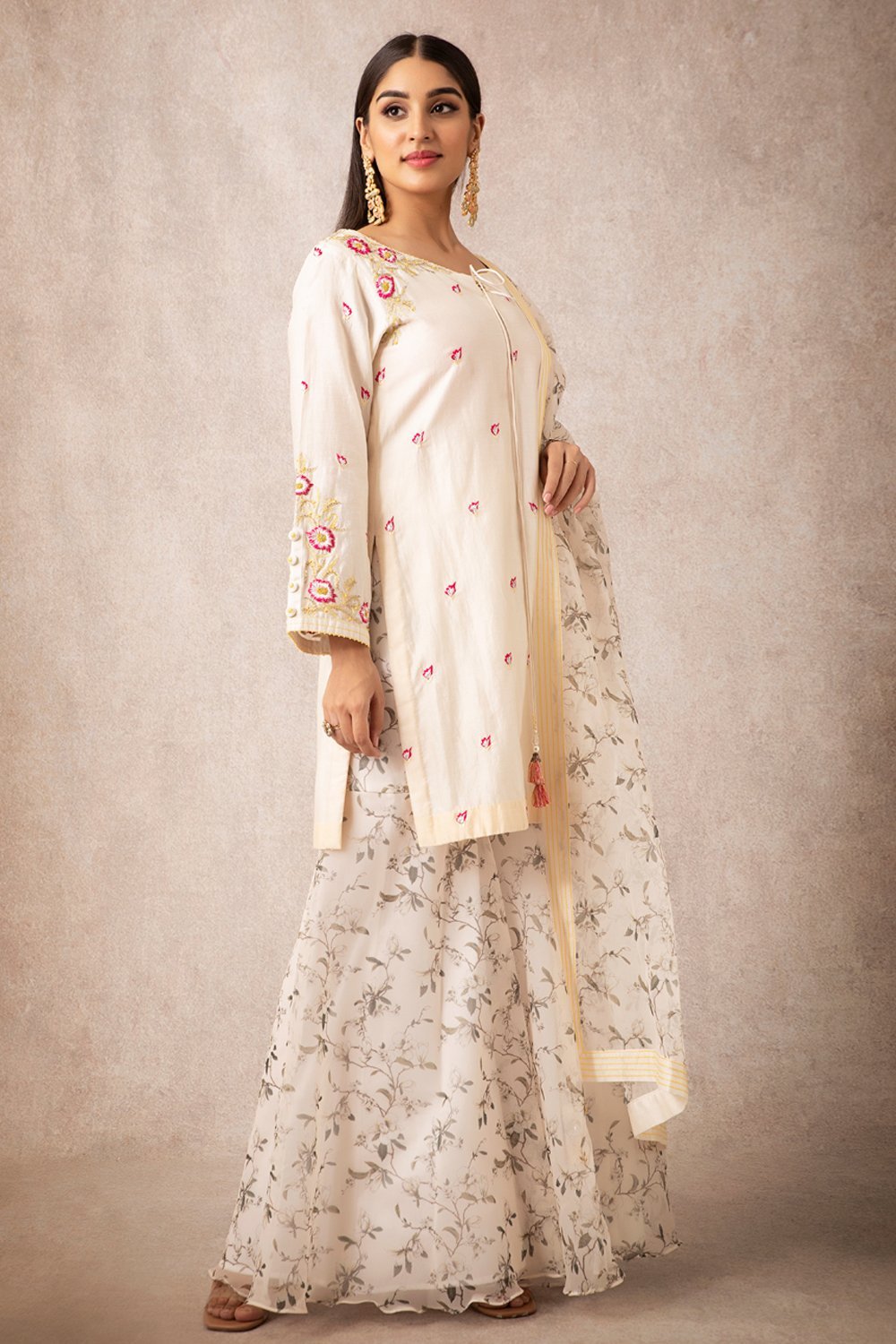 Ivory Short Kurta Set - ajieshoberoi