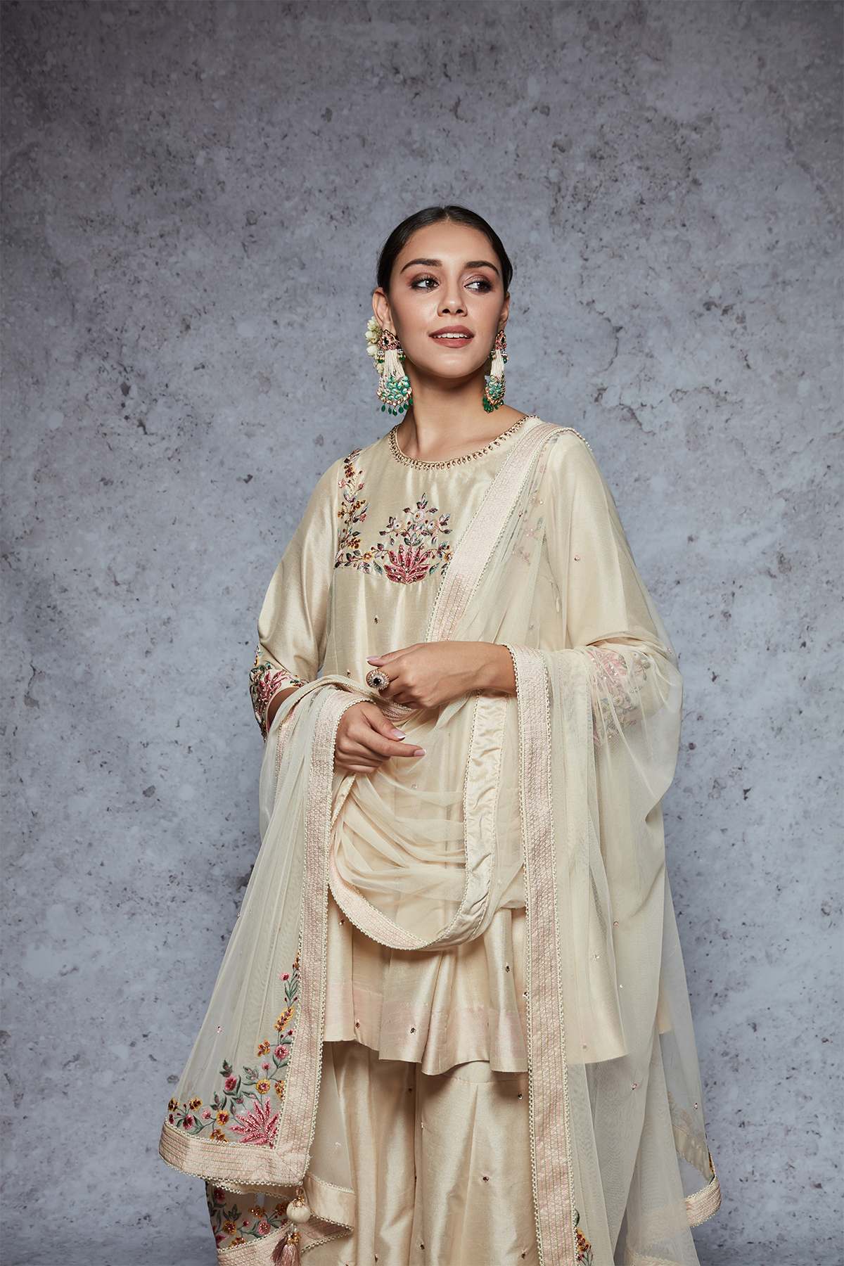 Nargis - Beige - ajieshoberoi