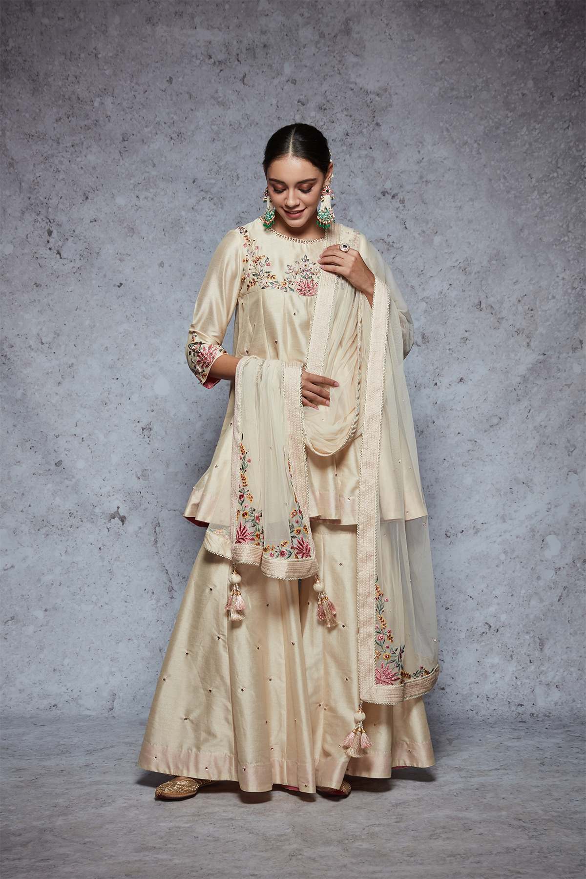 Nargis - Beige - ajieshoberoi