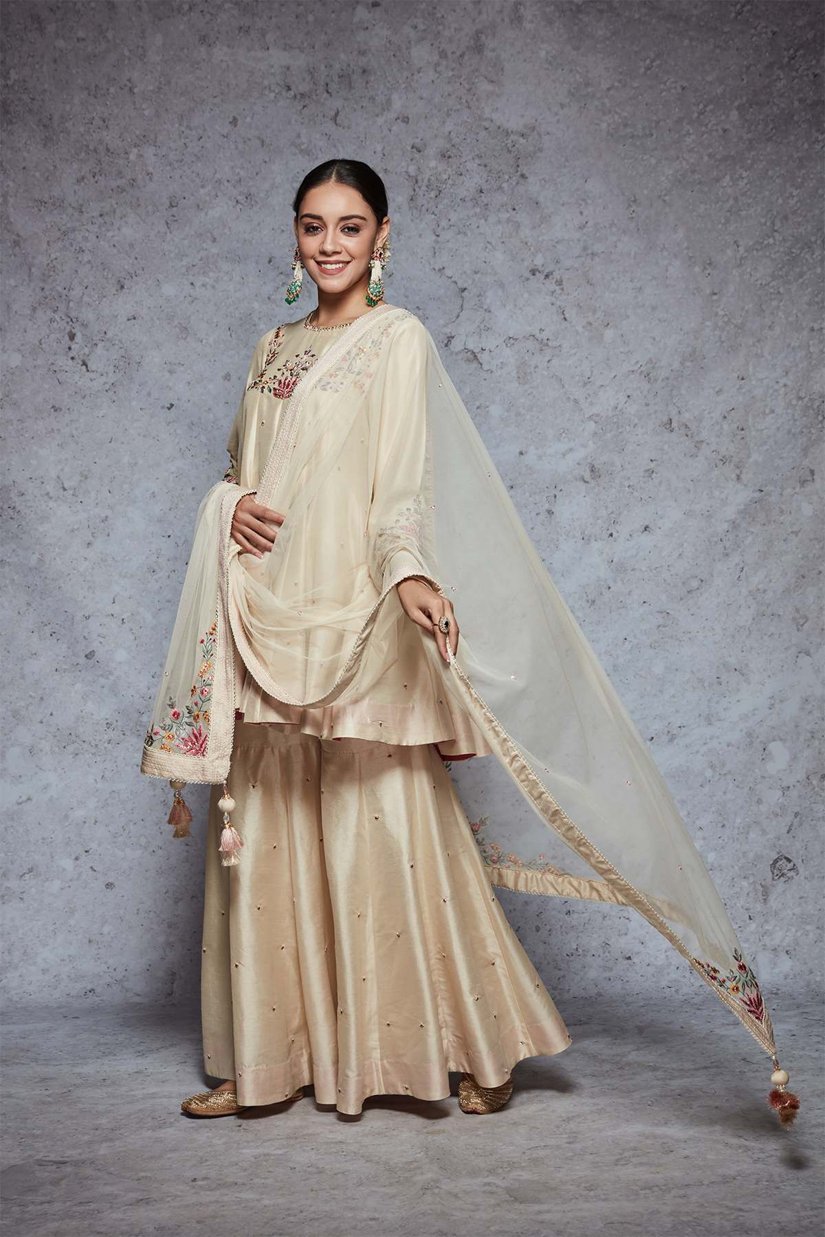 Nargis - Beige - ajieshoberoi