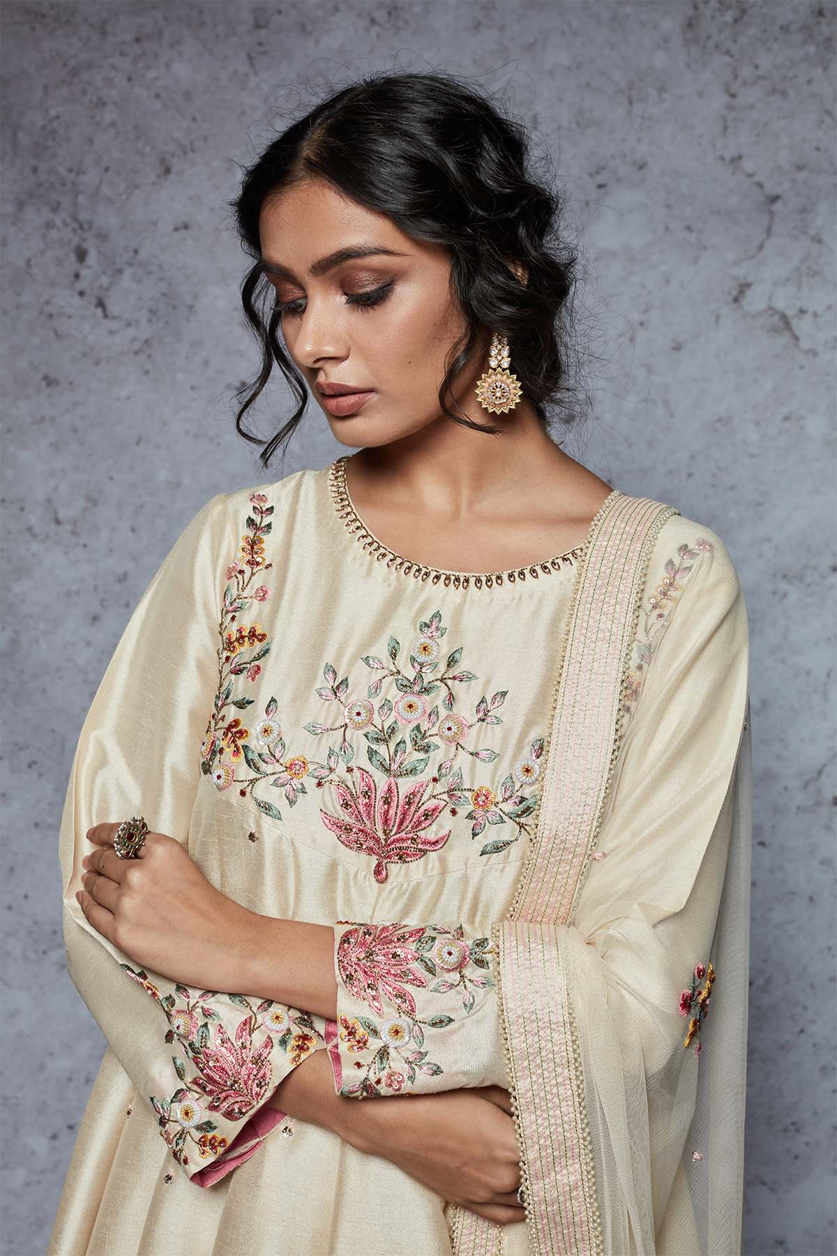 Nutan - Beige - ajieshoberoi
