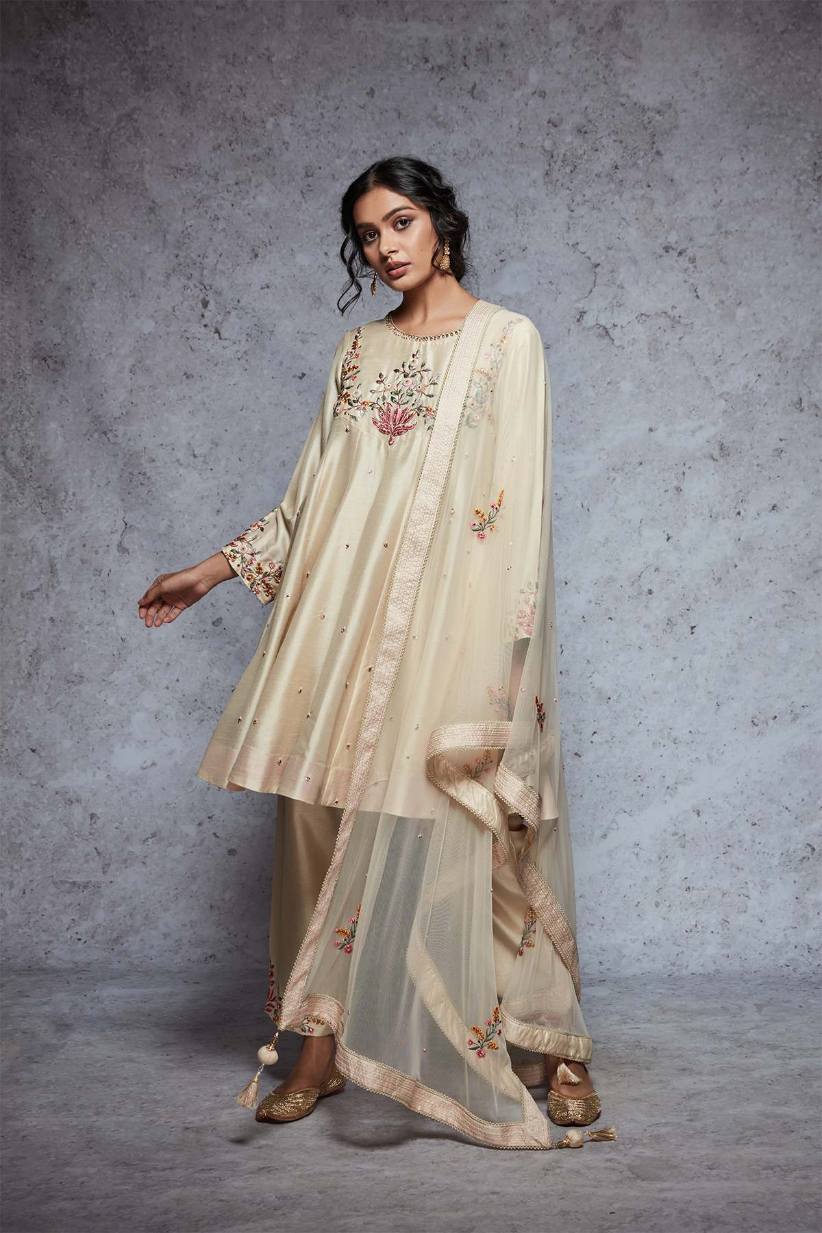 Nutan - Beige - ajieshoberoi