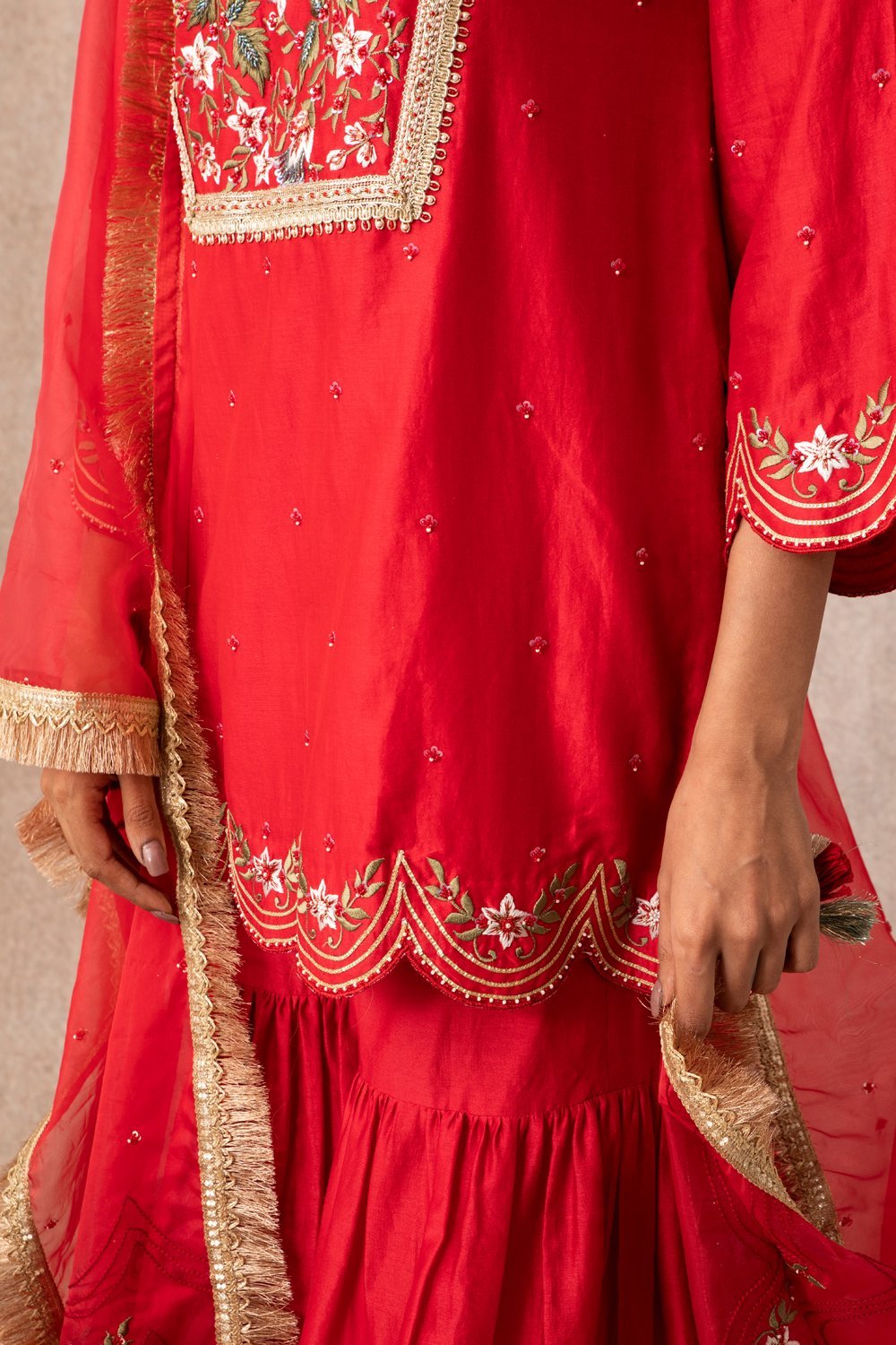 Red Short Scalloped Kurta Set - ajieshoberoi