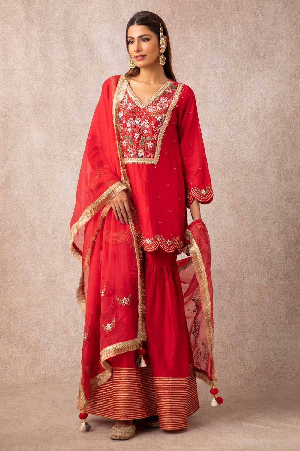 Red Short Scalloped Kurta Set - ajieshoberoi