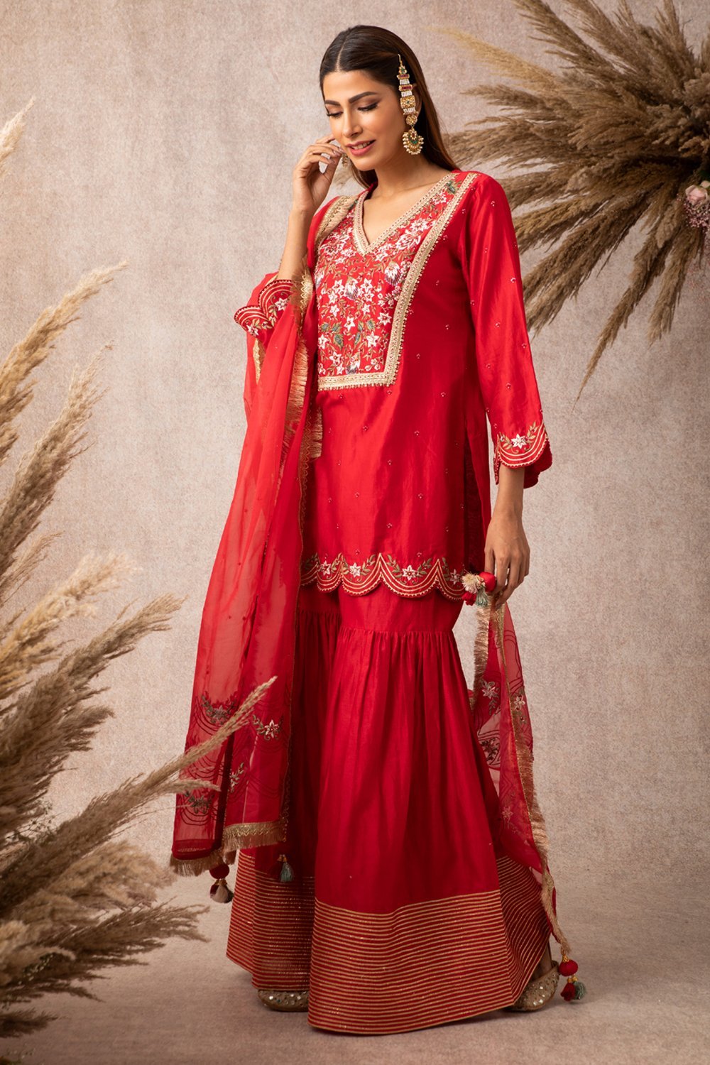 Red Short Scalloped Kurta Set - ajieshoberoi